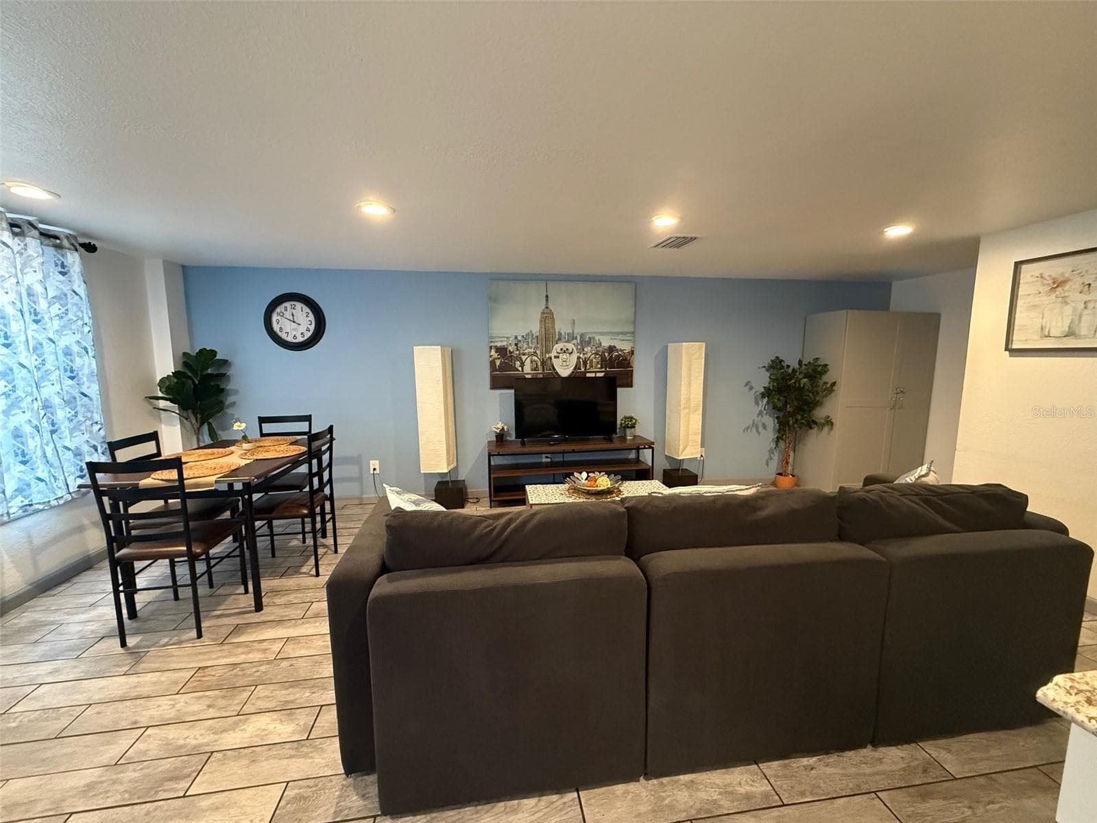 907 Wabash living room - 907 N WABASH AVE, LAKELAND