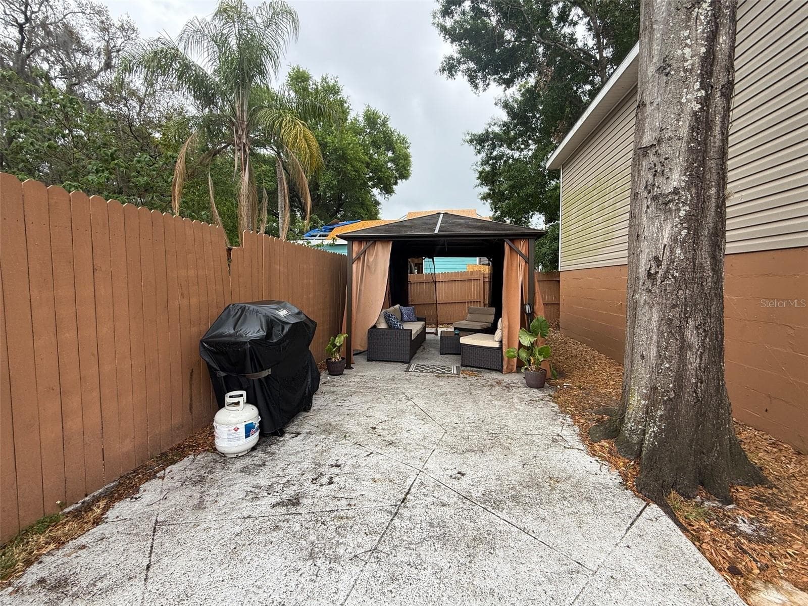907 Wabash rear patio - 907 N WABASH AVE, LAKELAND