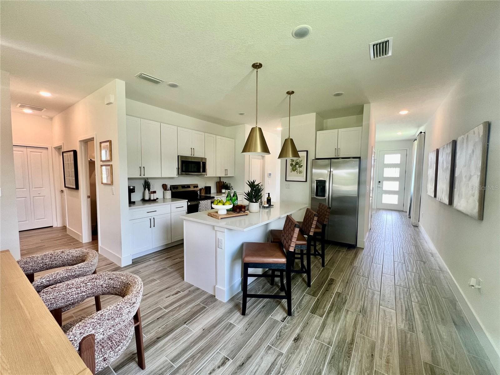 Single Family Residence at 280 ELENA LAVIN CIR, ORLANDO, photo 3 of 12