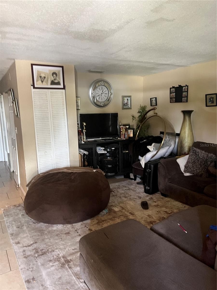 Single Family Residence at 3104 E CHELSEA ST, TAMPA, photo 4 of 12