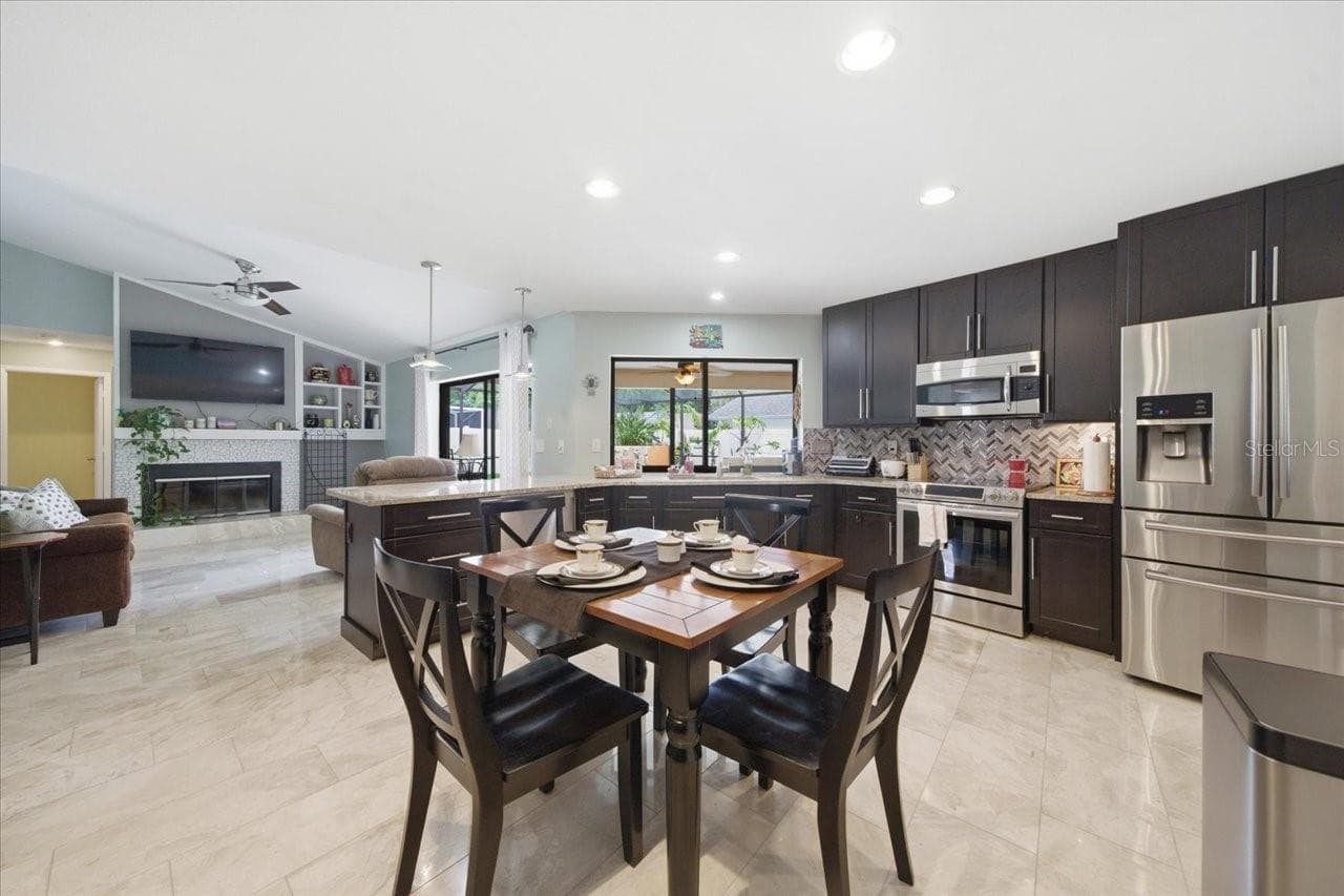 Single Family Residence at 11803 SWEETPEA CT, TAMPA, photo 4 of 39