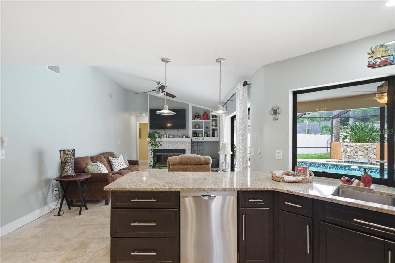Single Family Residence at 11803 SWEETPEA CT, TAMPA, photo 9 of 39