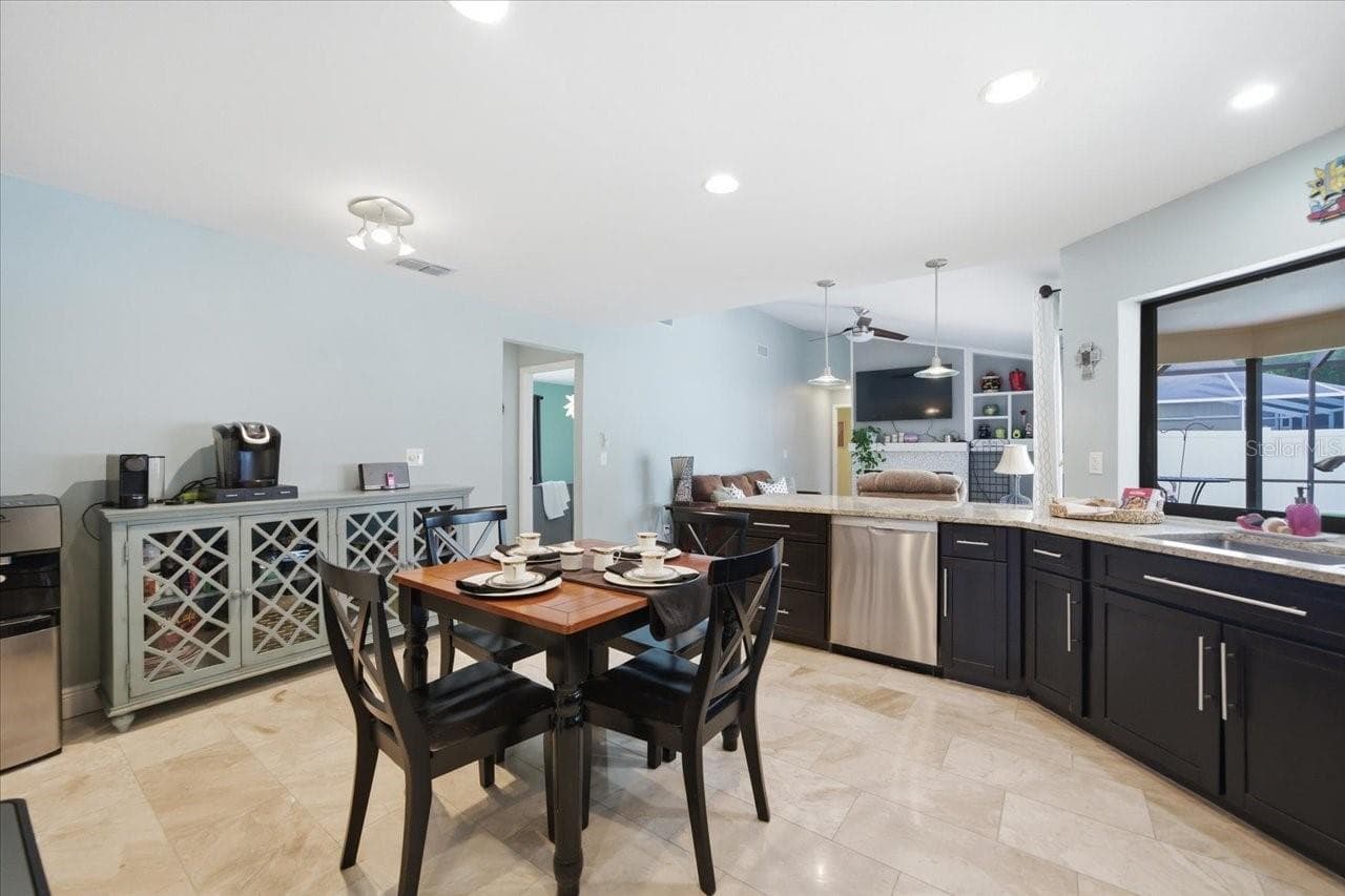 Single Family Residence at 11803 SWEETPEA CT, TAMPA, photo 11 of 39
