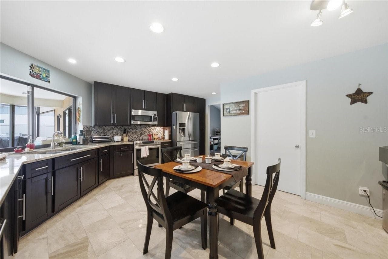 Single Family Residence at 11803 SWEETPEA CT, TAMPA, photo 12 of 39