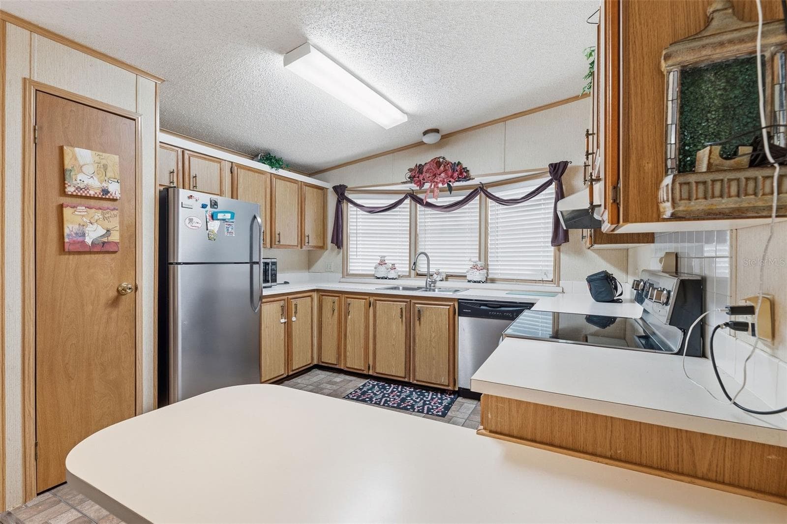 Manufactured Home at 410 DOLPHIN DR S, OLDSMAR, photo 3 of 29