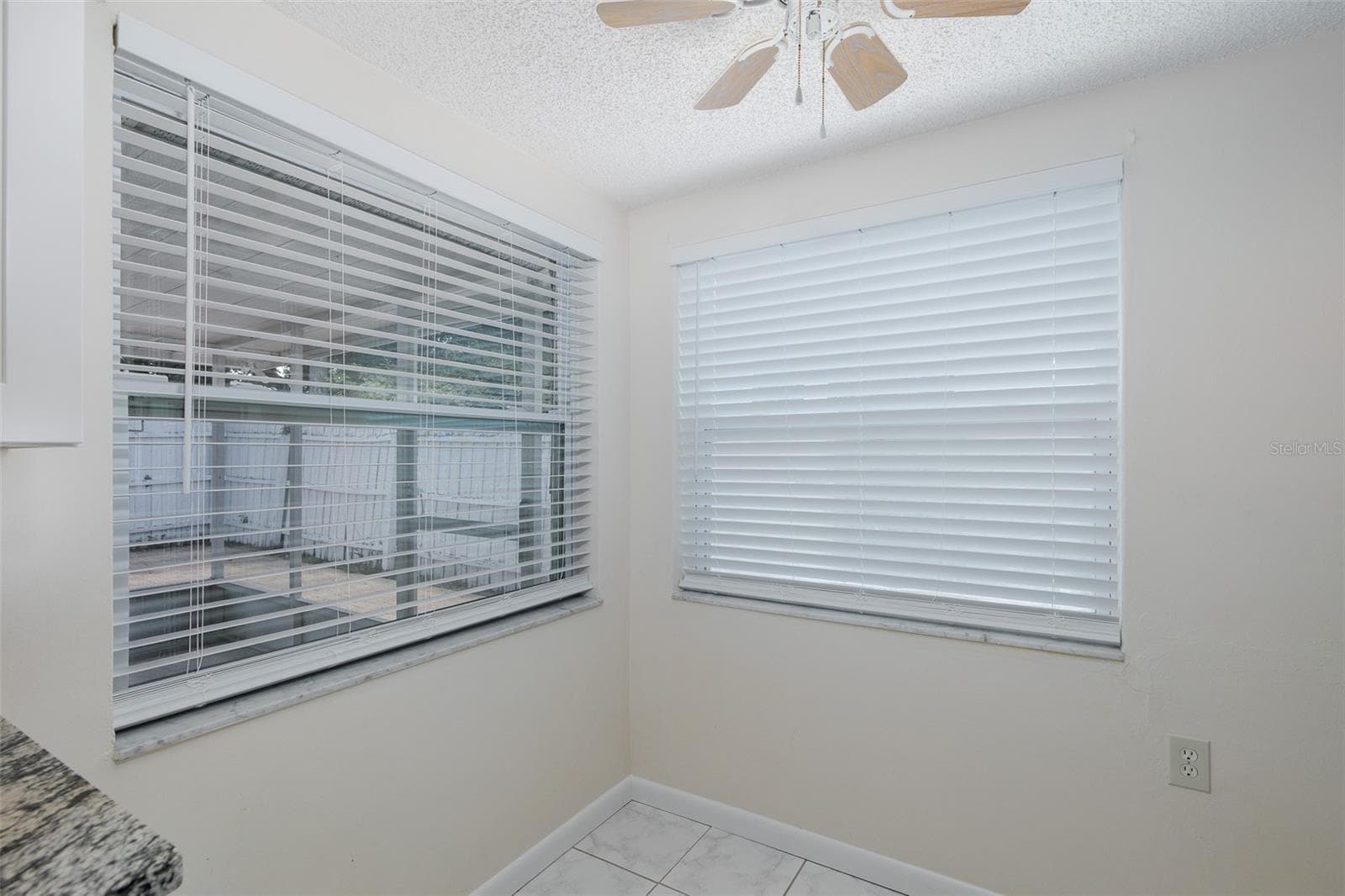 Breakfast Nook - 1148 FERNWOOD DR, HOLIDAY