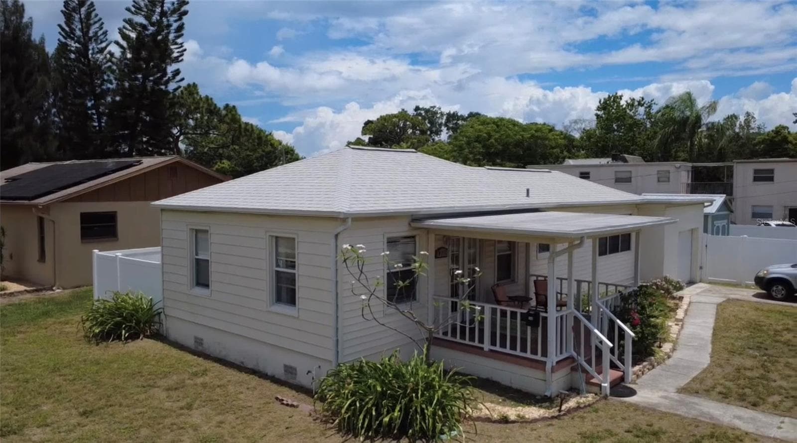 Single Family Residence at 146 NE MADISON CIR N, ST PETERSBURG, photo 3 of 25