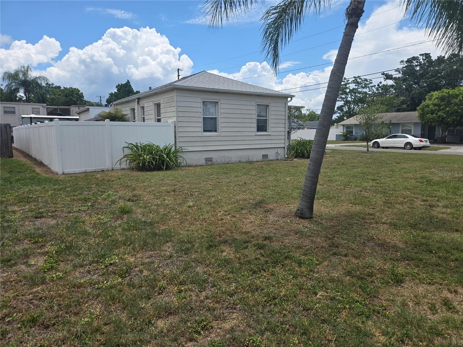 Single Family Residence at 146 NE MADISON CIR N, ST PETERSBURG, photo 5 of 25