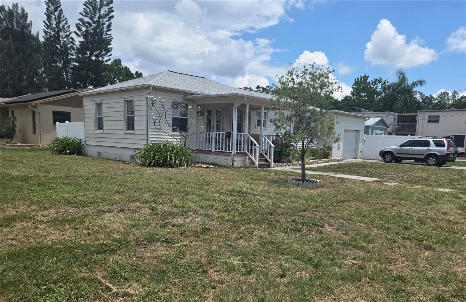 Single Family Residence at 146 NE MADISON CIR N, ST PETERSBURG, photo 6 of 25