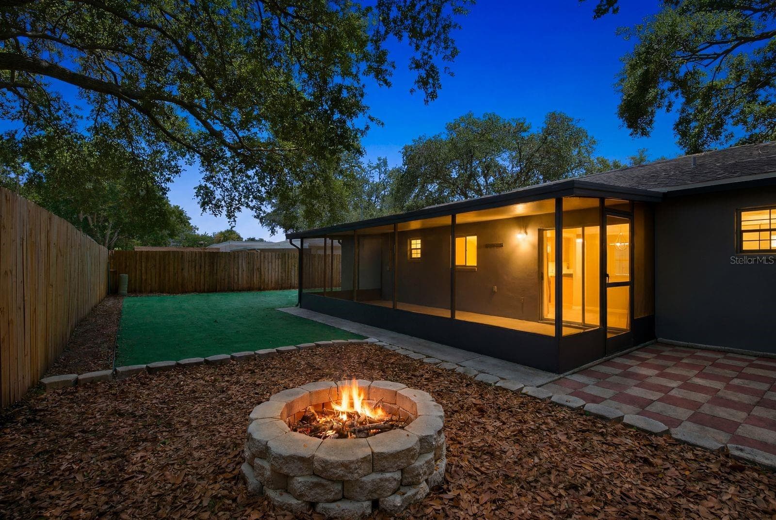 Sunset Backyard - 442 EVERGREEN DR, OLDSMAR