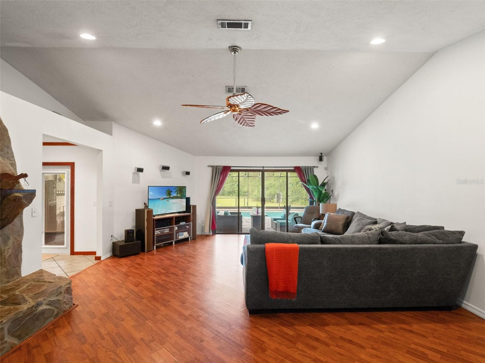 Expansive Family Room with Pool Views - 3501 HILL STREAM AVE, APOPKA