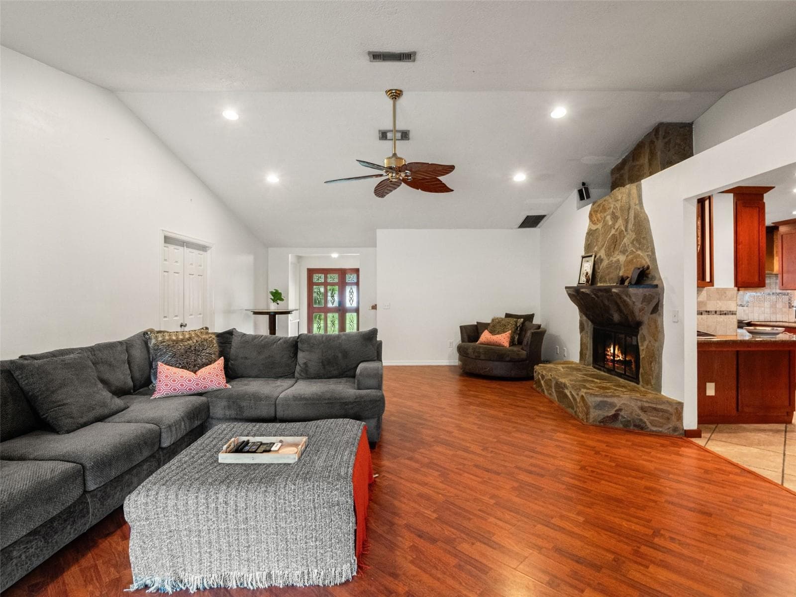 Open Living Area with Valtued Ceilings - 3501 HILL STREAM AVE, APOPKA