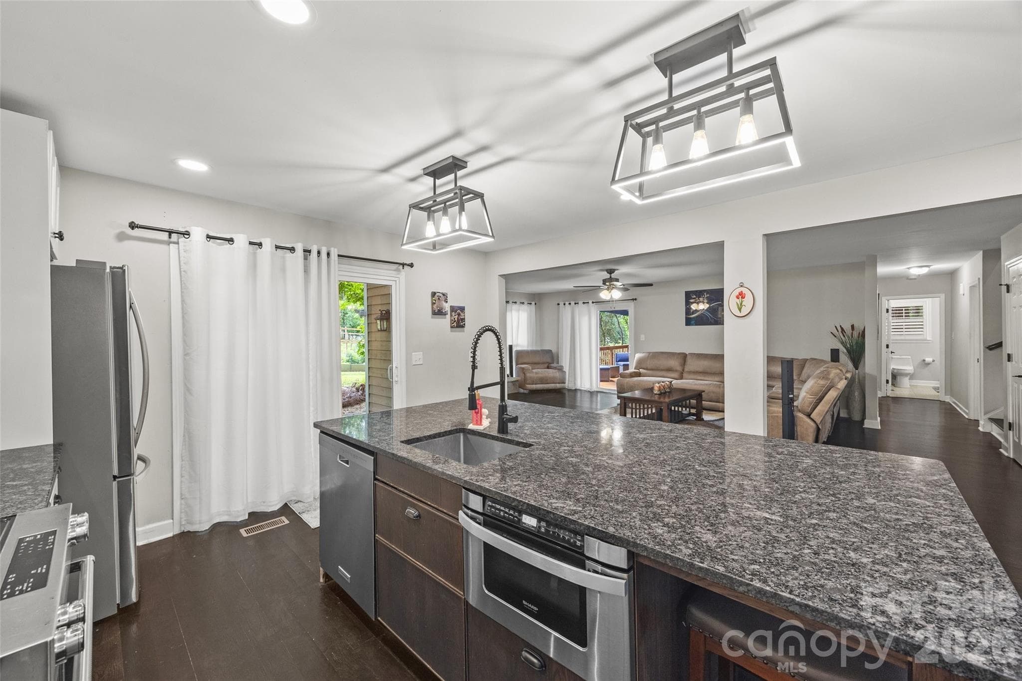 Gourmet Kitchen - 13 Bald Eagle Road, Lake Wylie