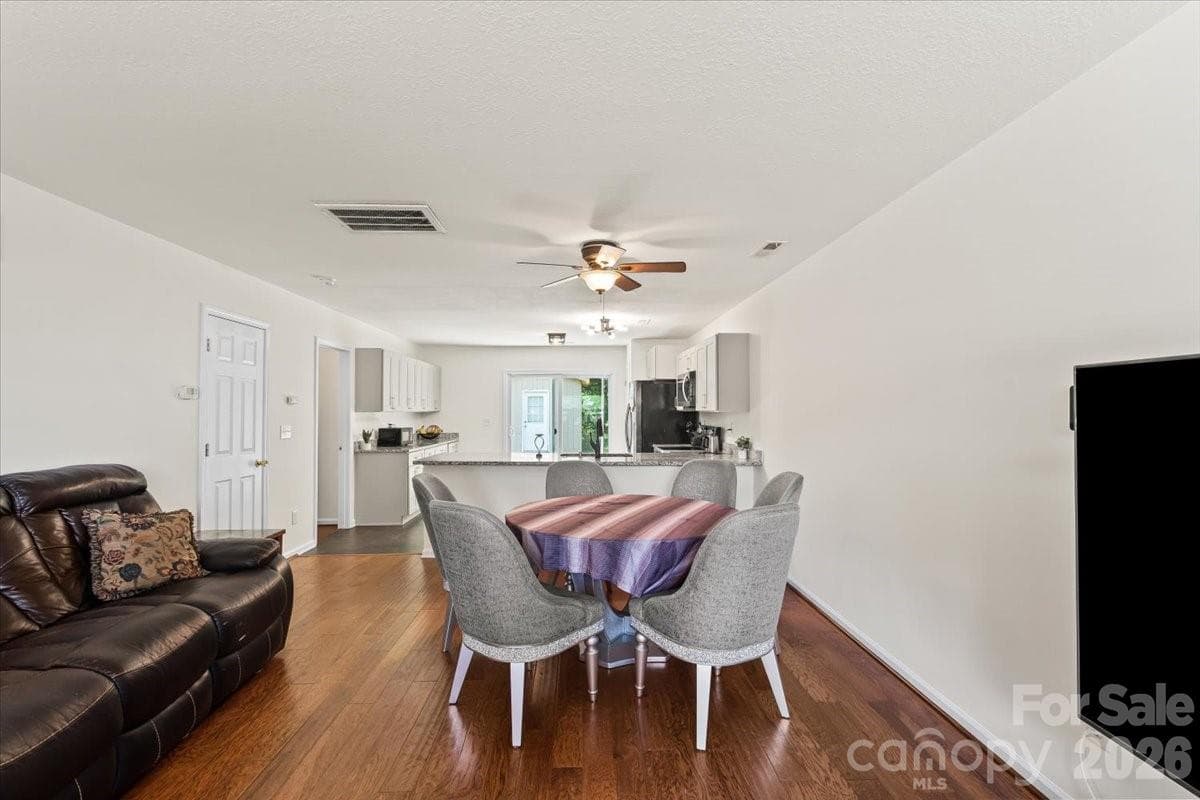 Single Family Residence at 3119 Decapolis Drive, Charlotte, photo 2 of 20