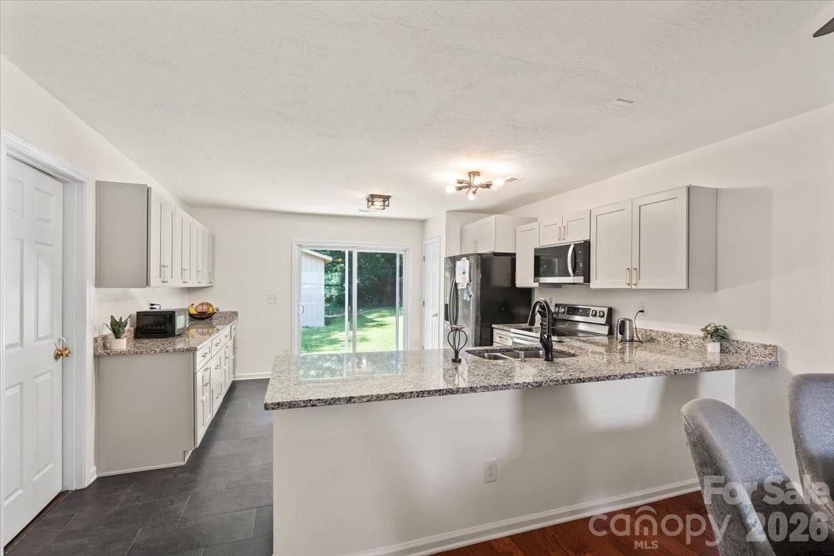Single Family Residence at 3119 Decapolis Drive, Charlotte, photo 5 of 20