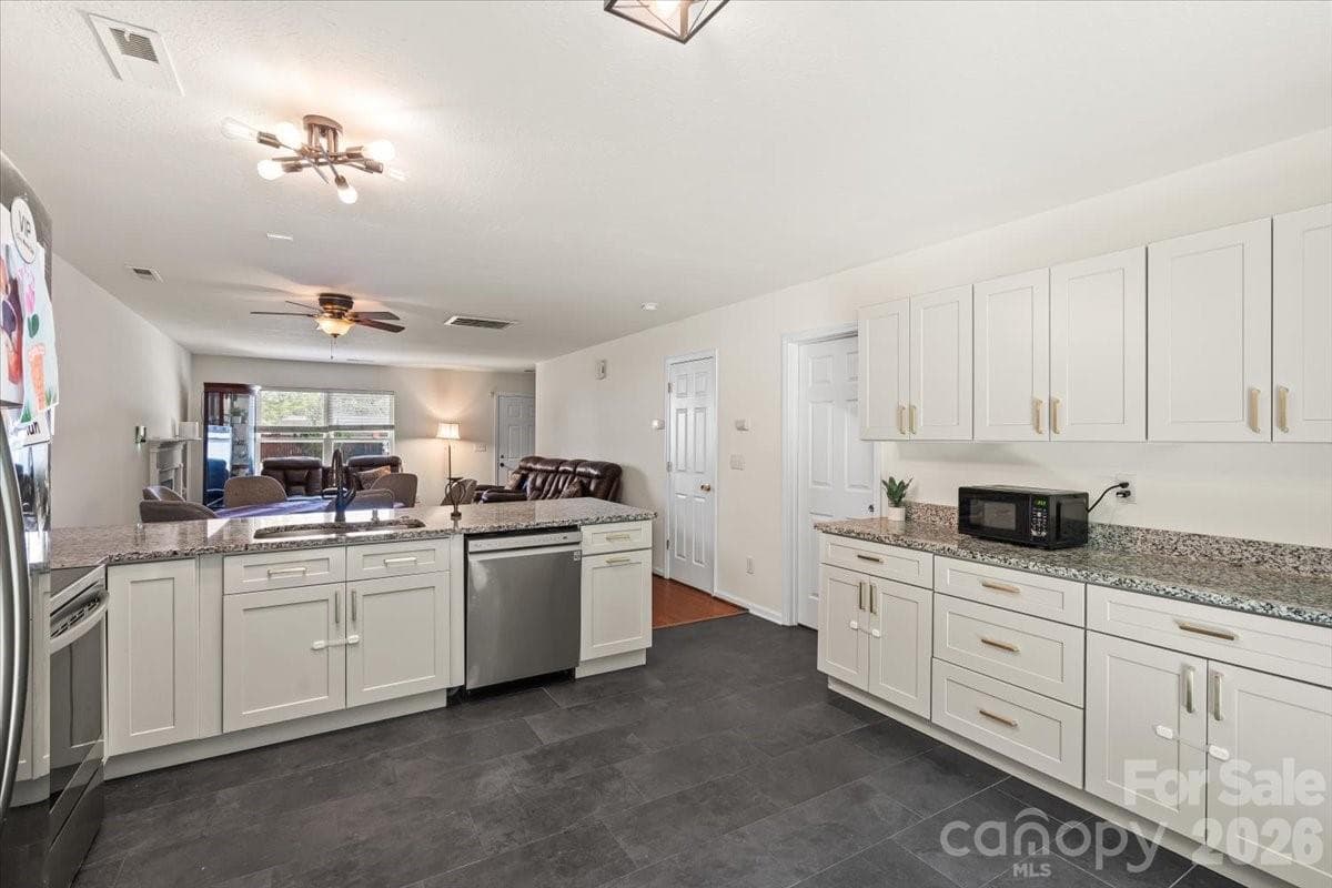 Single Family Residence at 3119 Decapolis Drive, Charlotte, photo 7 of 20