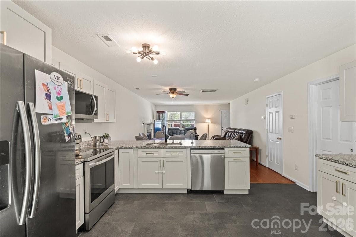 Single Family Residence at 3119 Decapolis Drive, Charlotte, photo 8 of 20
