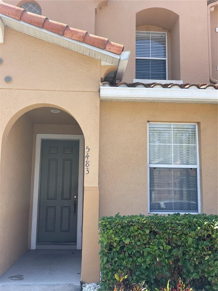 5483 PARADISE CAY CIR