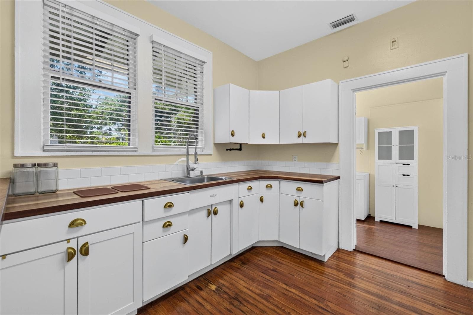 Single Family Residence at 2800 2ND AVE N, ST PETERSBURG, photo 10 of 44