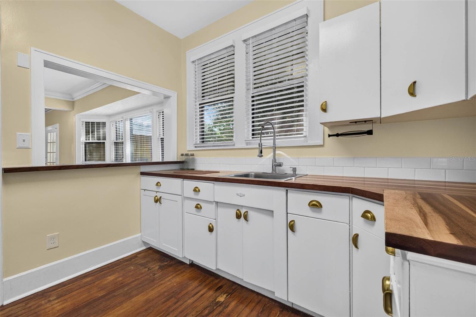 Single Family Residence at 2800 2ND AVE N, ST PETERSBURG, photo 11 of 44