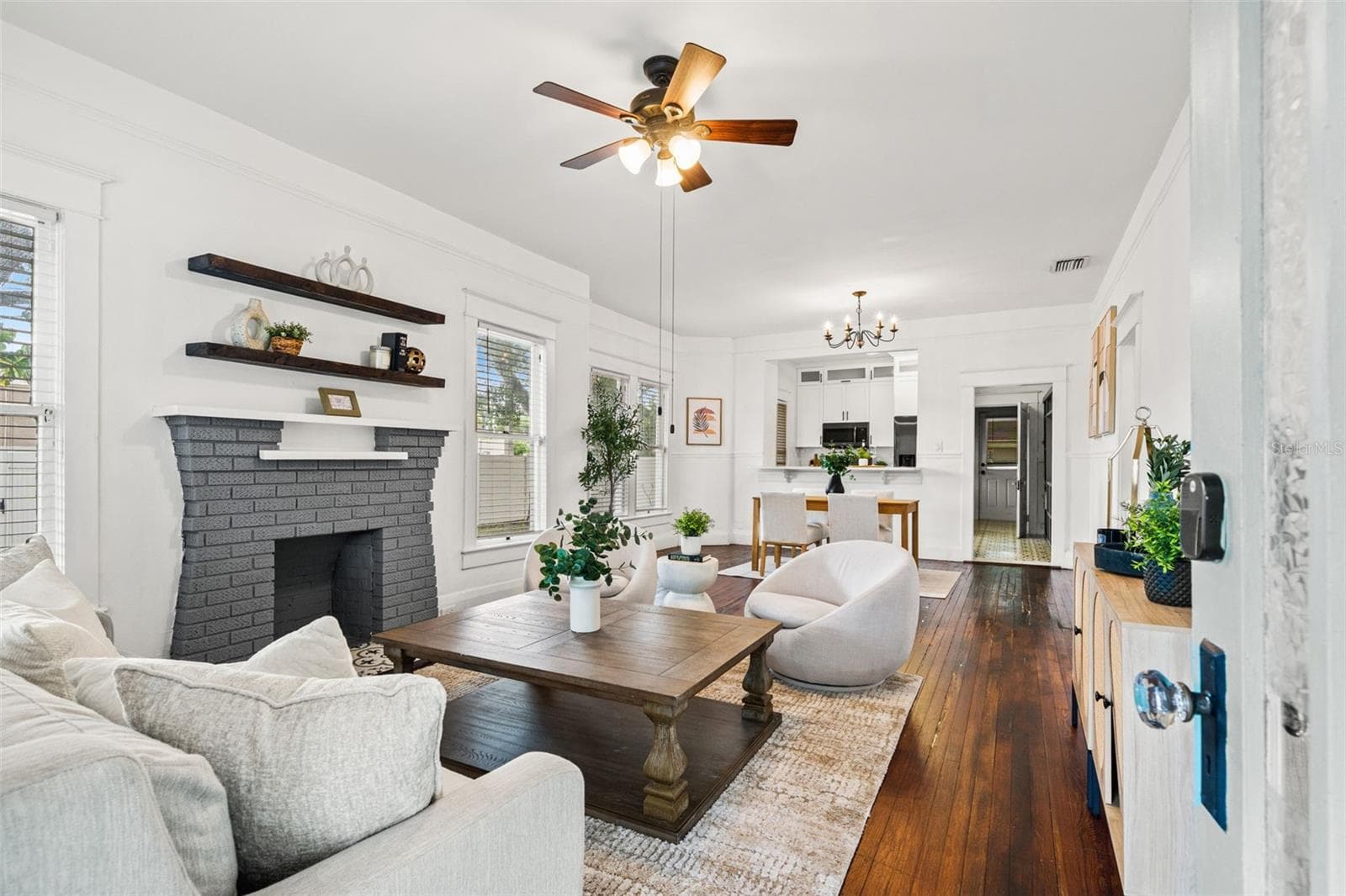 Single Family Residence at 102 W NORTH ST, TAMPA, photo 5 of 45