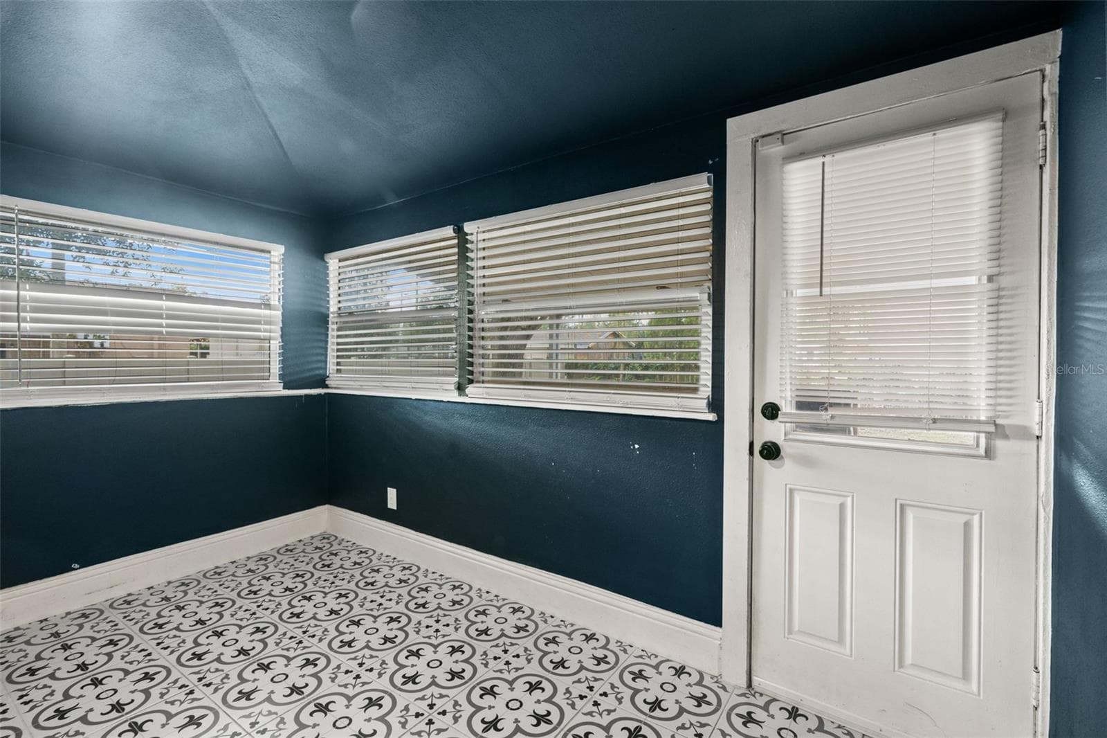 Single Family Residence at 102 W NORTH ST, TAMPA, photo 19 of 45