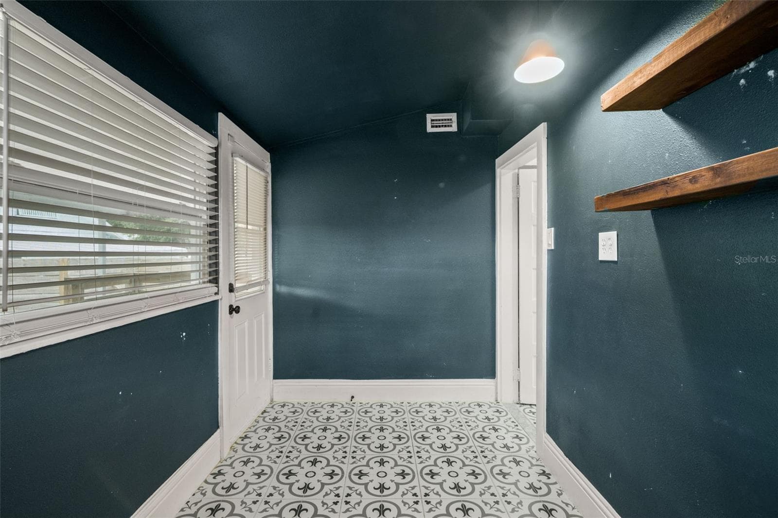 Single Family Residence at 102 W NORTH ST, TAMPA, photo 20 of 45