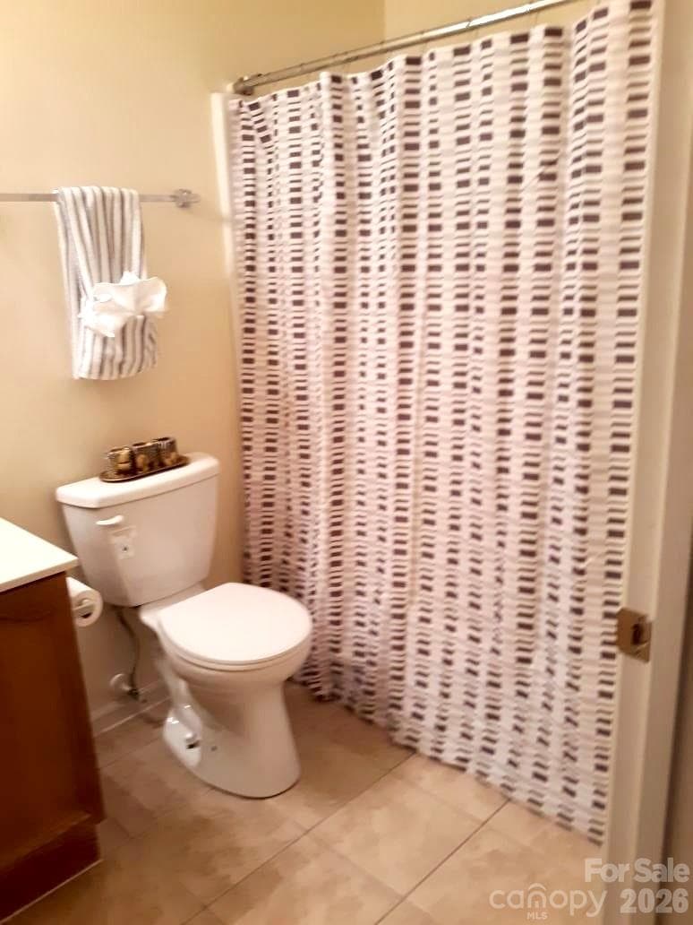 Upstairs Hallway Full Bath with shower/tub combo. Newly installed toilet. - 6025 Creft Circle, Indian Trail