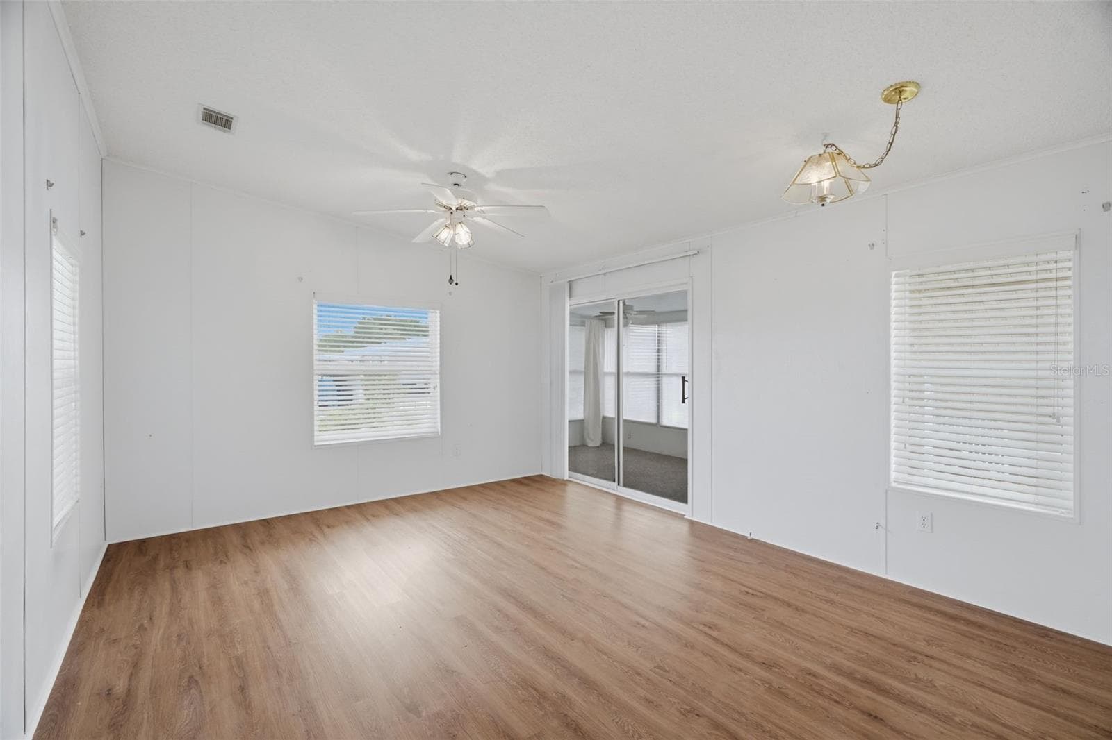 Living room to Florida room - 6826 MOUNT ORANGE DR NE #383, ST PETERSBURG