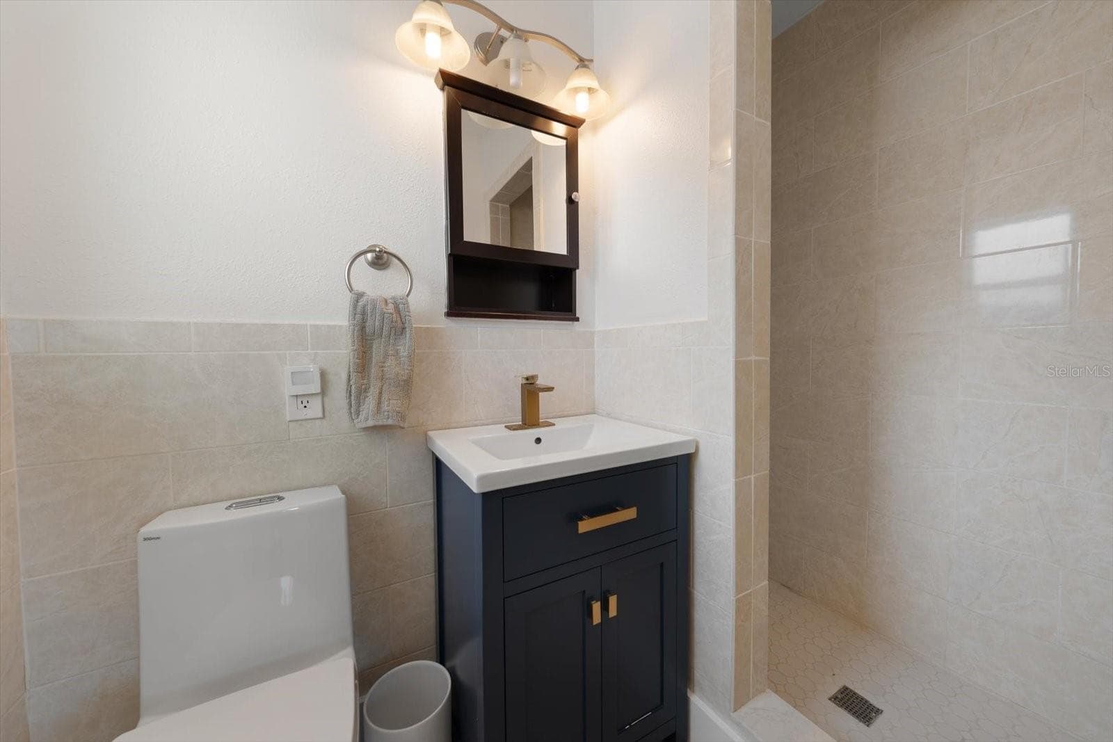 Single Family Residence at 1854 VENETIAN POINT DR, CLEARWATER, photo 18 of 28