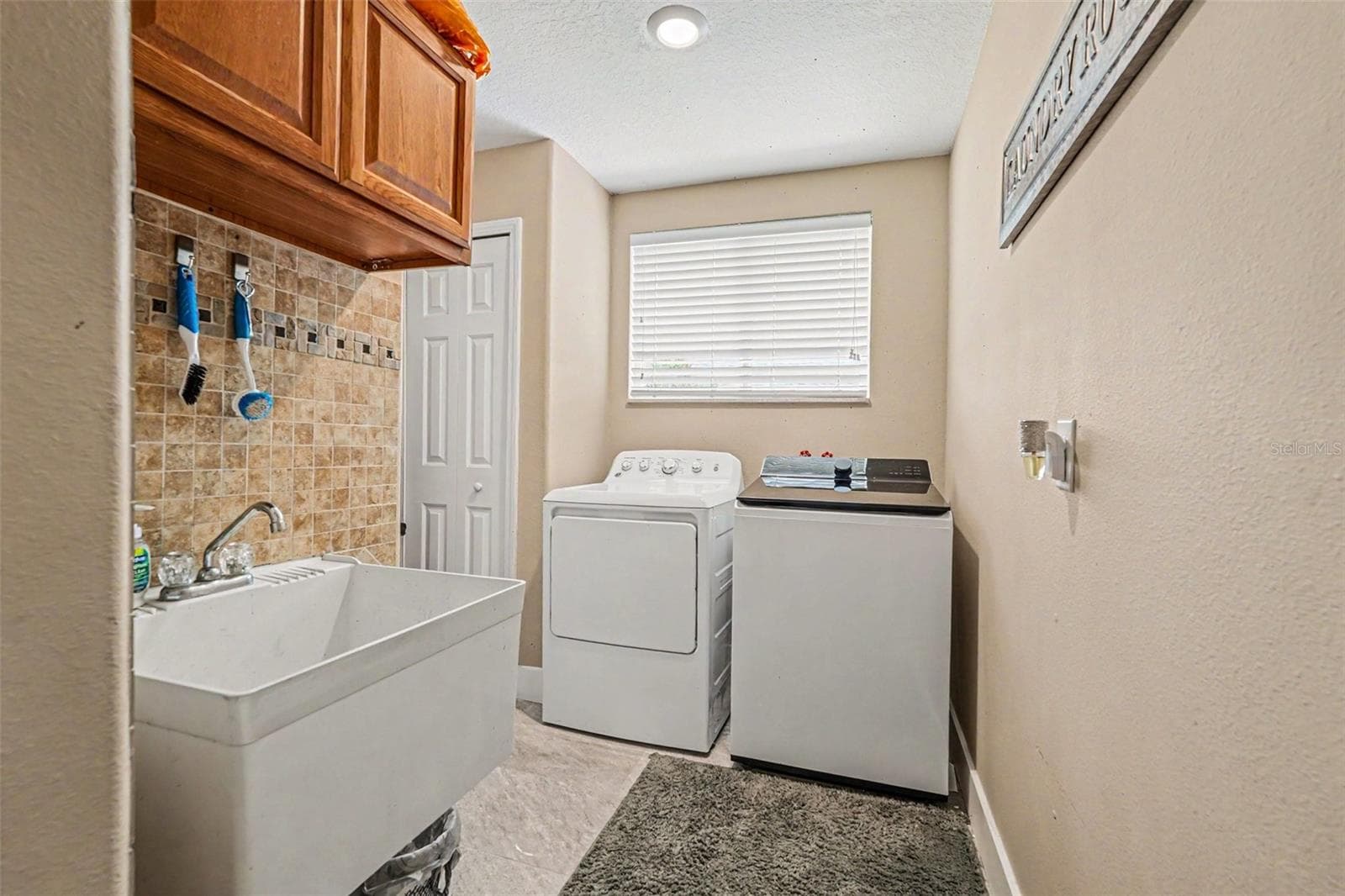 Single Family Residence at 12915 CARLINGTON LN, RIVERVIEW, photo 13 of 38