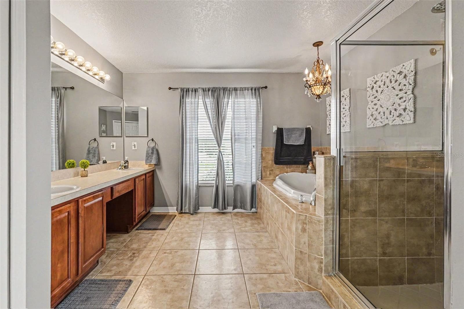 Single Family Residence at 12915 CARLINGTON LN, RIVERVIEW, photo 17 of 38