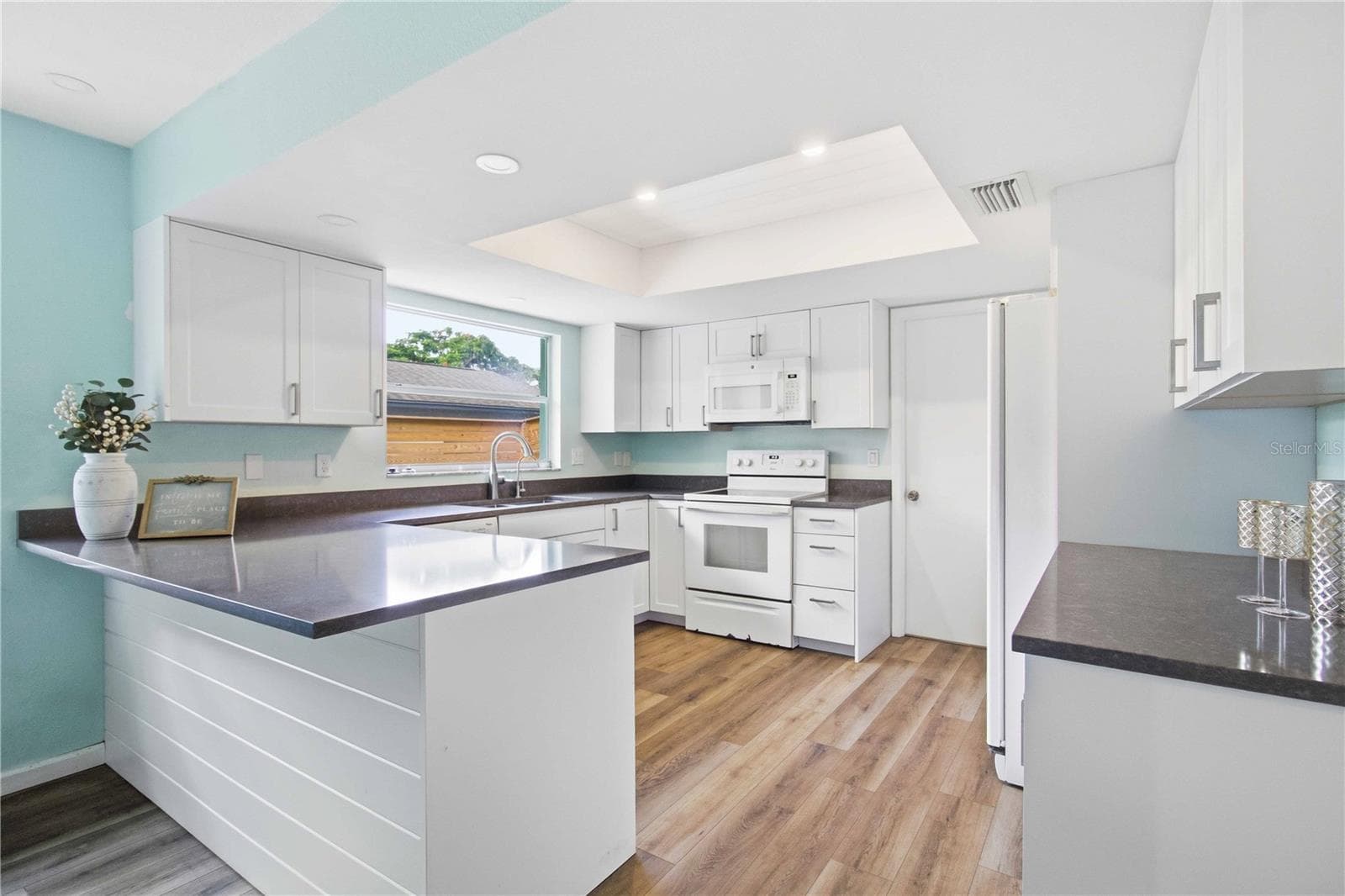 Single Family Residence at 3629 EGERTON CIR, SARASOTA, photo 12 of 52