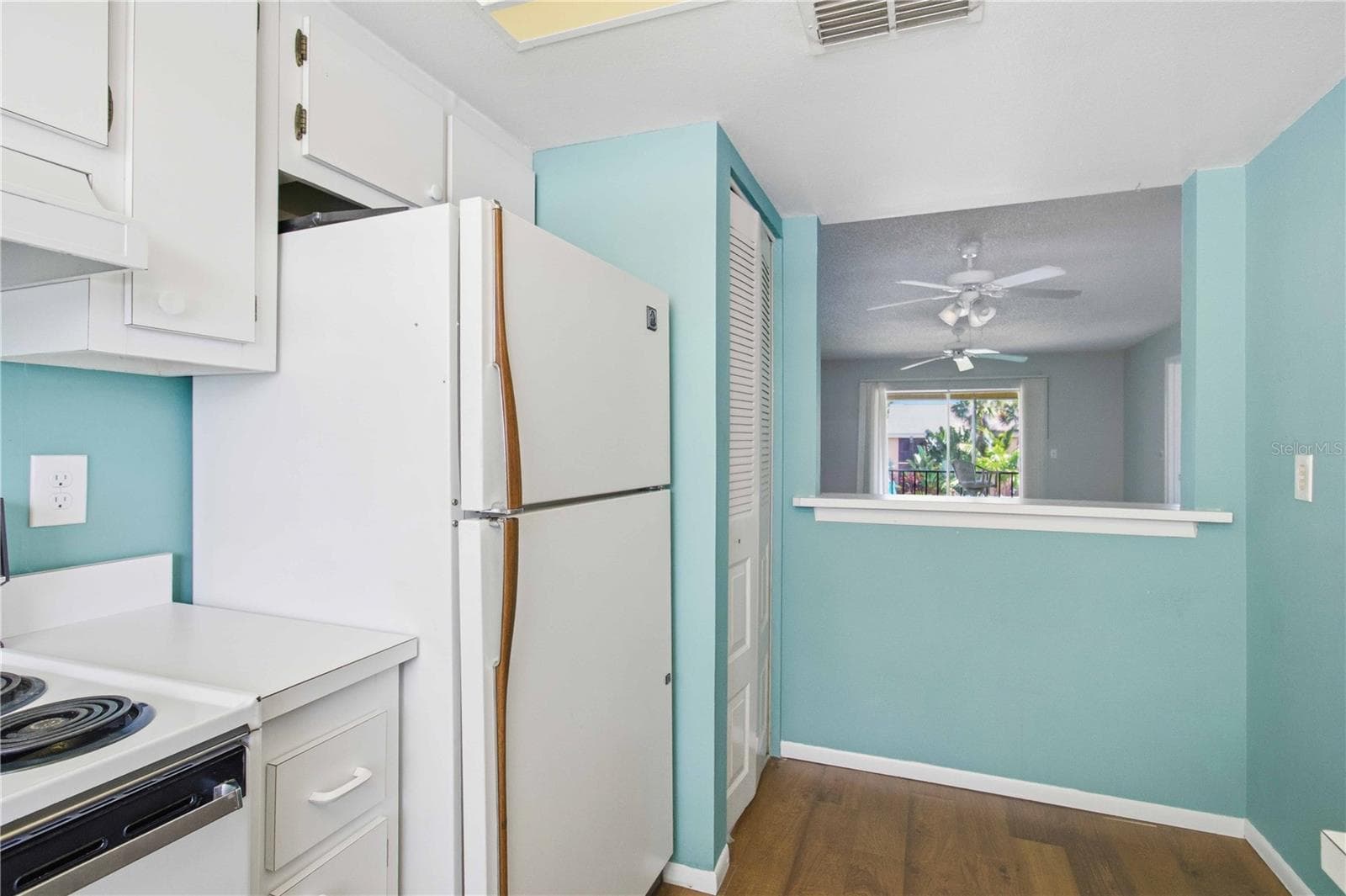 Condominium at 6032 7TH AVE W #6032, BRADENTON, photo 9 of 38