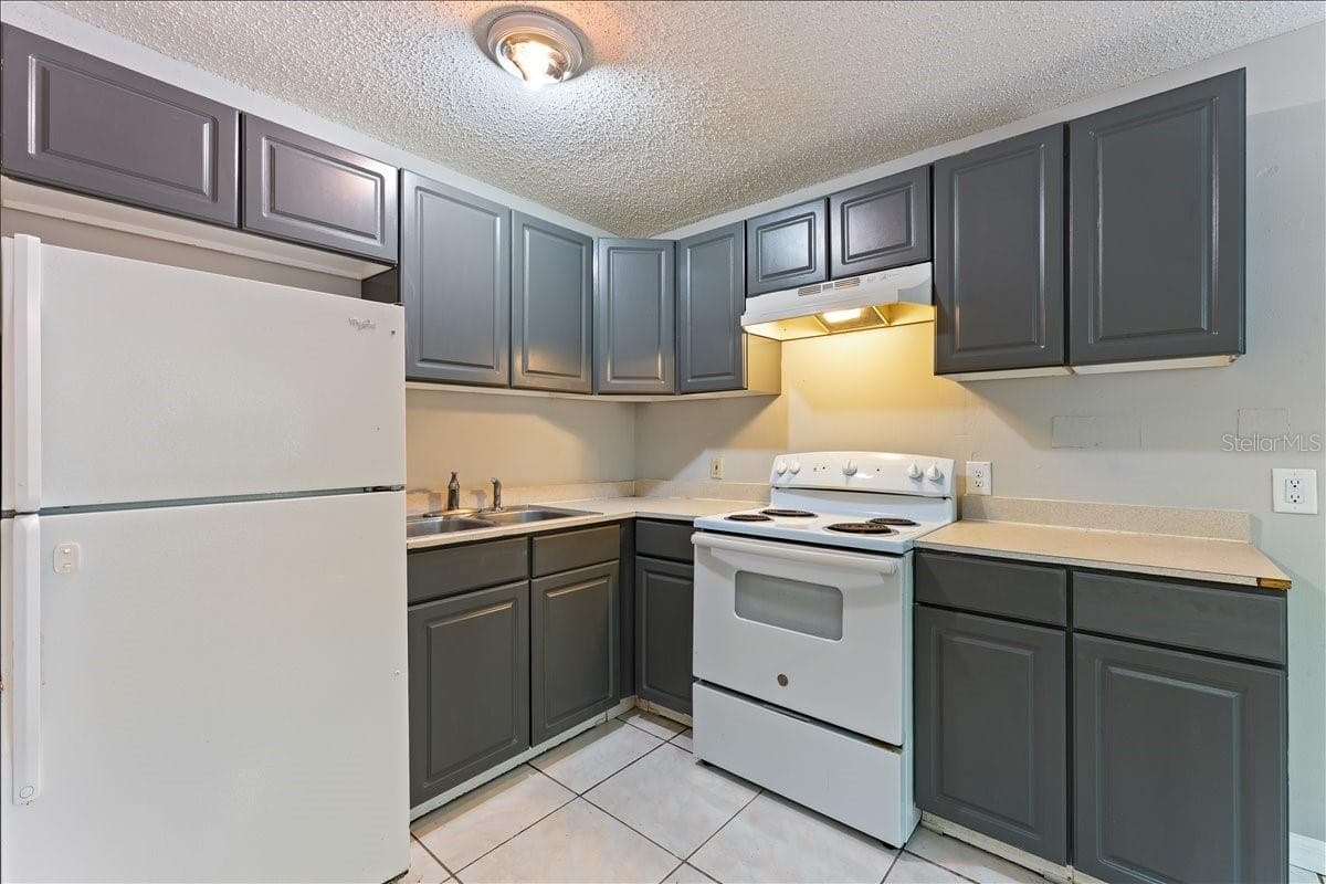 Condominium at 6345 NEWTOWN CIR #45B2, TAMPA, photo 3 of 37