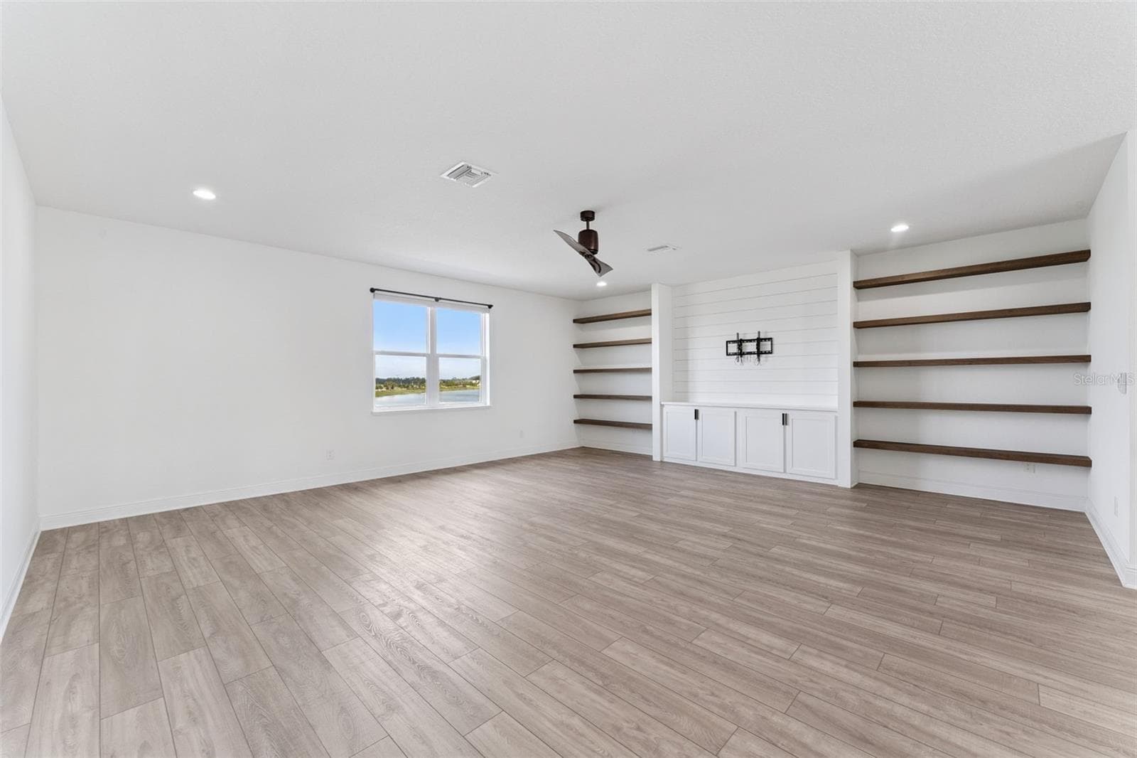 Single Family Residence at 9652 ENGLISH LAUREL CT, ORLANDO, photo 19 of 52
