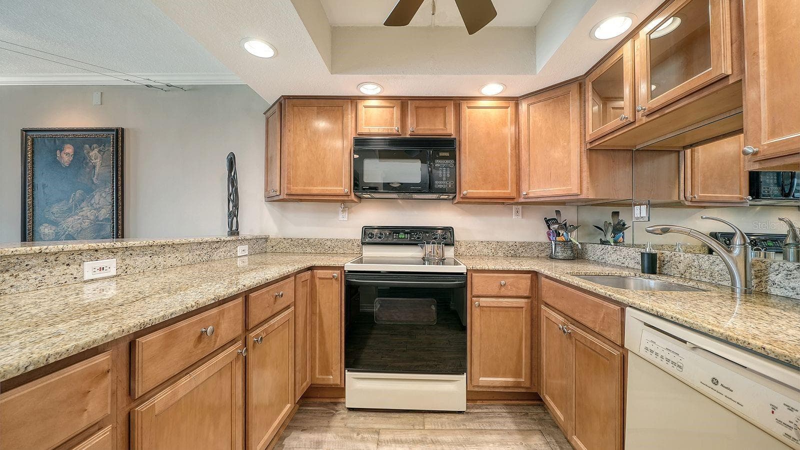 Condominium at 707 S GULFSTREAM AVE #705, SARASOTA, photo 28 of 73