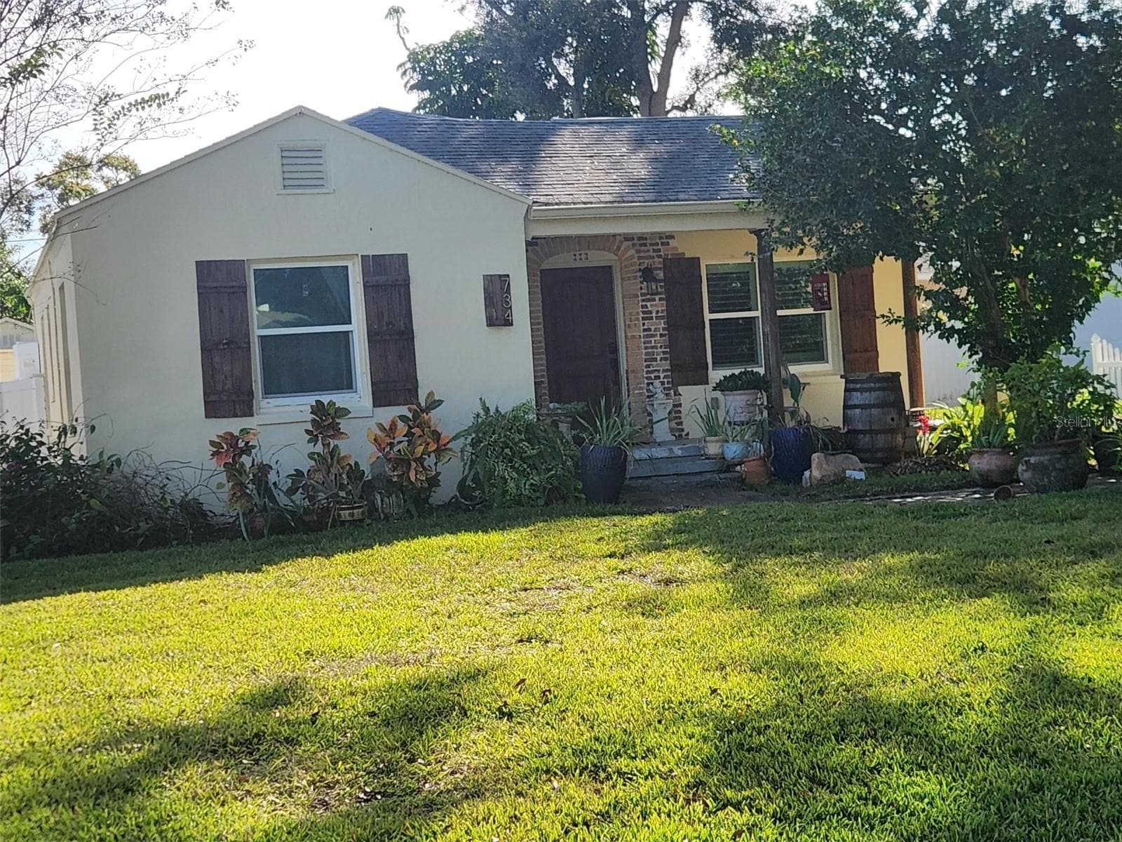 Single Family Residence at 734 37TH AVE N, ST PETERSBURG, photo 2 of 15