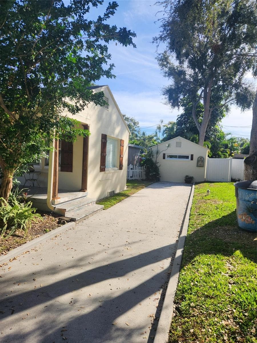 Single Family Residence at 734 37TH AVE N, ST PETERSBURG, photo 4 of 15