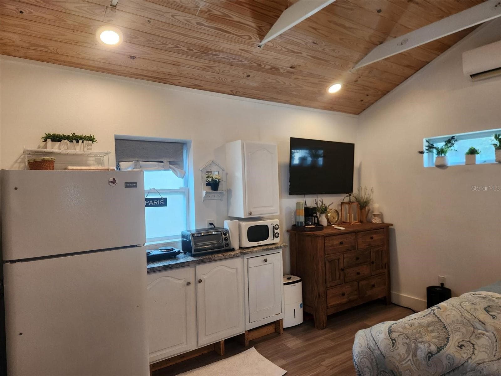 Single Family Residence at 734 37TH AVE N, ST PETERSBURG, photo 12 of 15