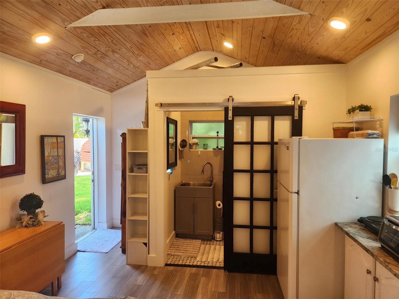 Single Family Residence at 734 37TH AVE N, ST PETERSBURG, photo 14 of 15