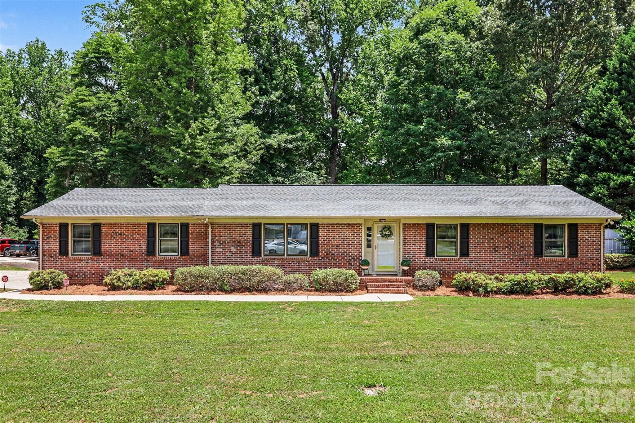 3 bedroom/ 2 bath- FULL BRICK RANCH with no HOA's - Huntersville