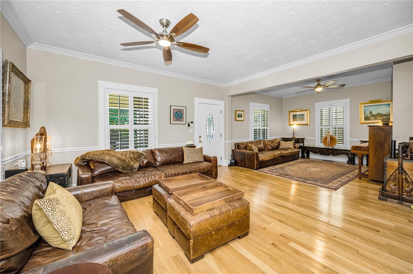A formal living room with a dedicated music area. - 732 NE OAK ST, ST PETERSBURG