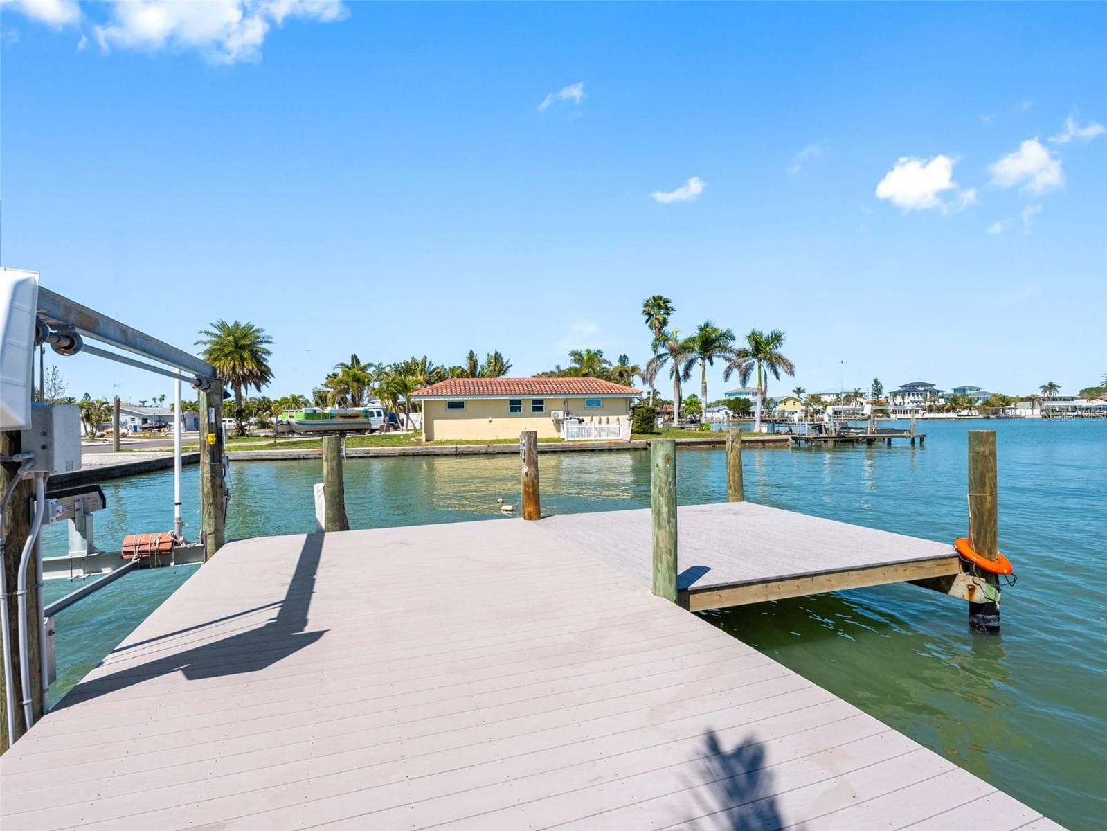 Single Family Residence at 562 JOHNS PASS AVE, MADEIRA BEACH, photo 5 of 89