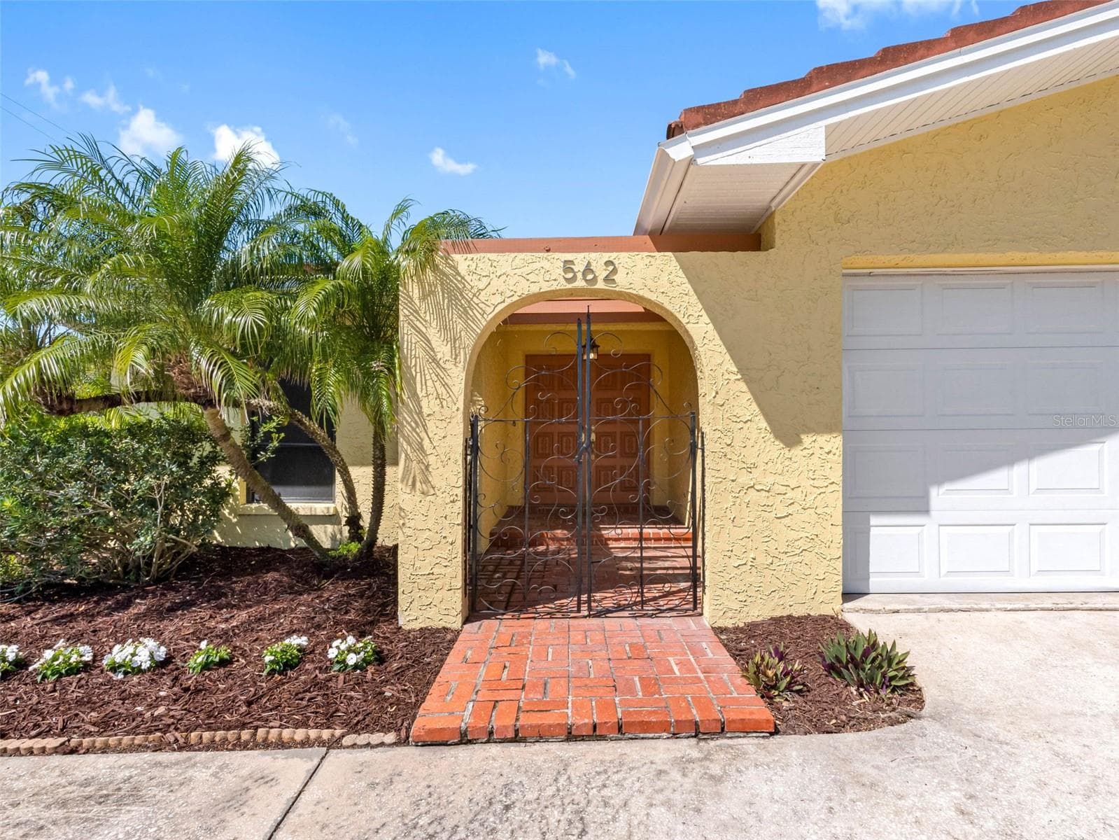 Single Family Residence at 562 JOHNS PASS AVE, MADEIRA BEACH, photo 11 of 89