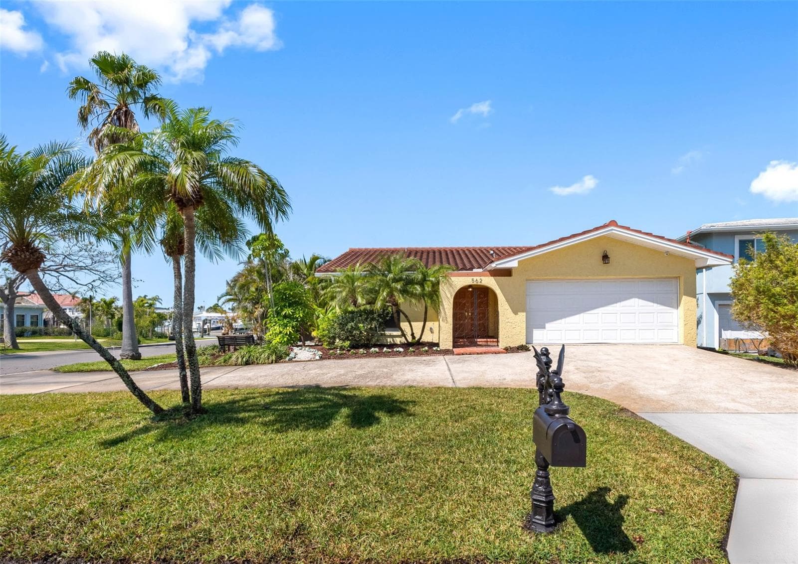 562 JOHNS PASS AVE