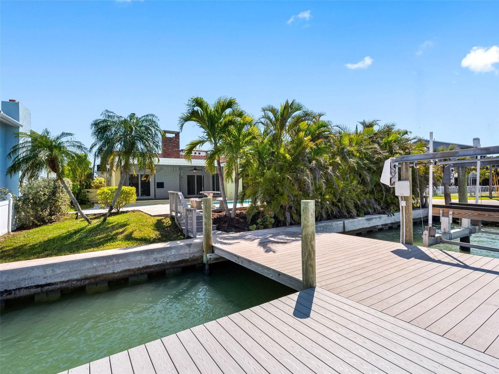 Single Family Residence at 562 JOHNS PASS AVE, MADEIRA BEACH, photo 25 of 89