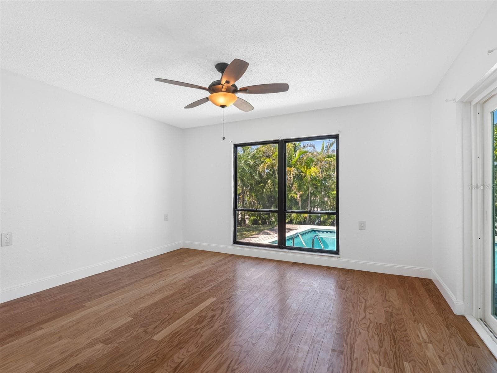 Single Family Residence at 562 JOHNS PASS AVE, MADEIRA BEACH, photo 39 of 89
