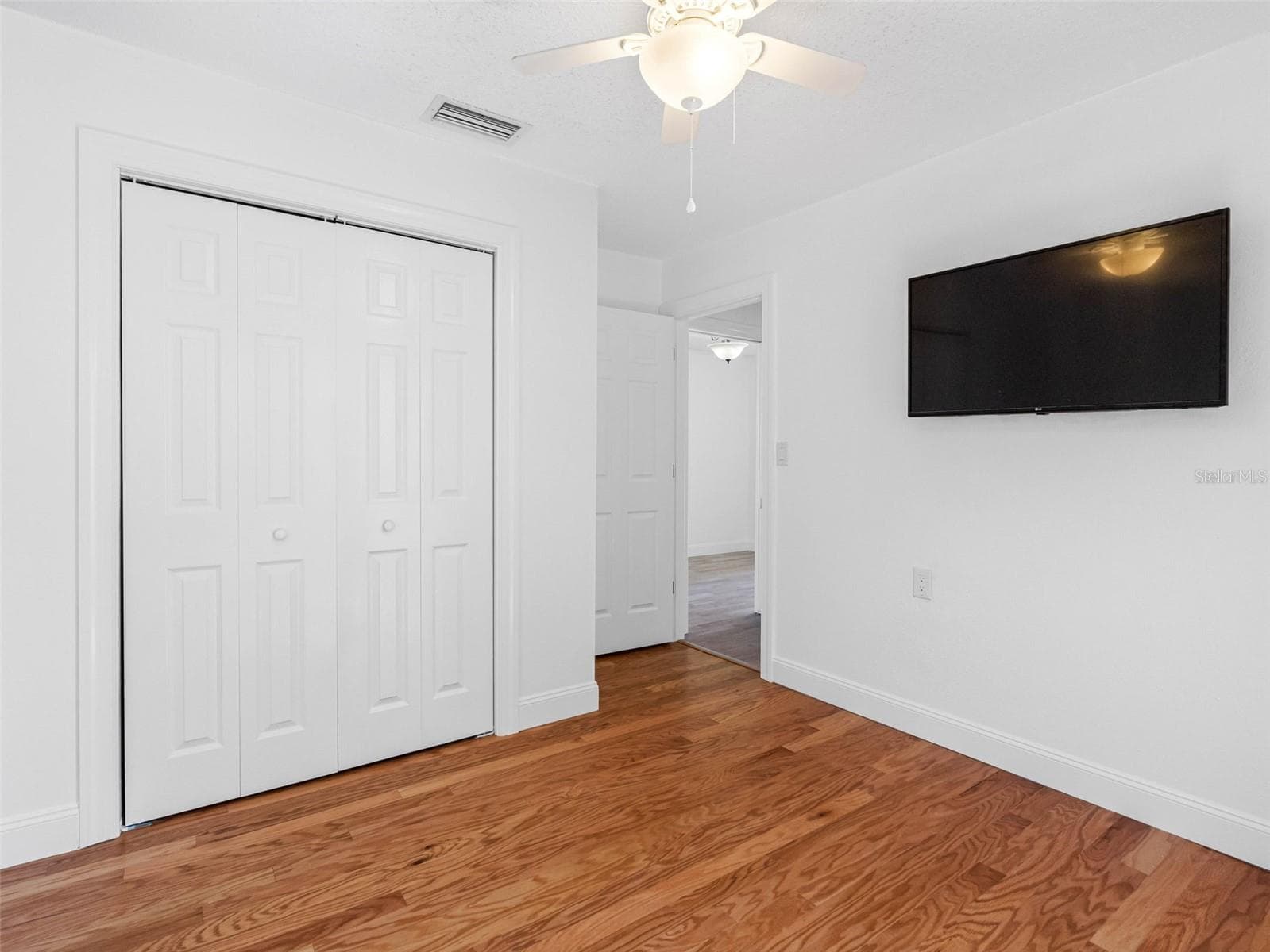 Single Family Residence at 562 JOHNS PASS AVE, MADEIRA BEACH, photo 44 of 89