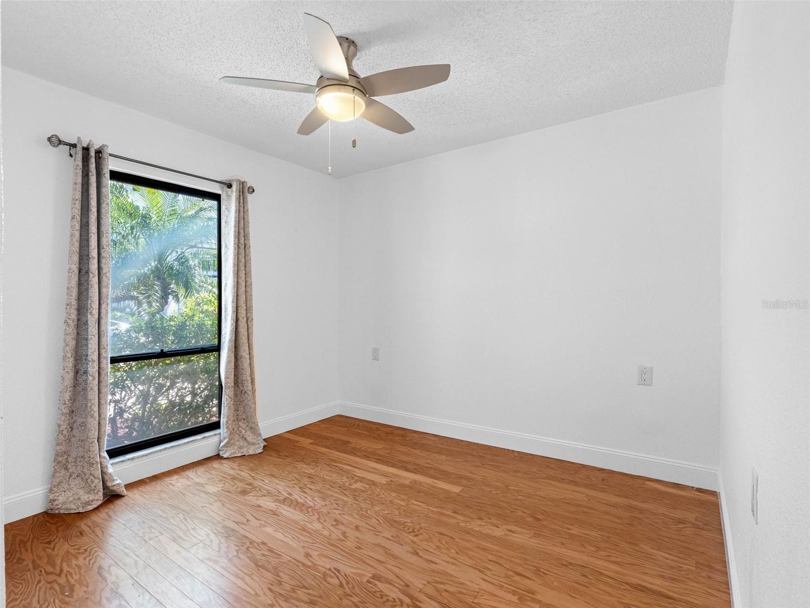 Single Family Residence at 562 JOHNS PASS AVE, MADEIRA BEACH, photo 46 of 89